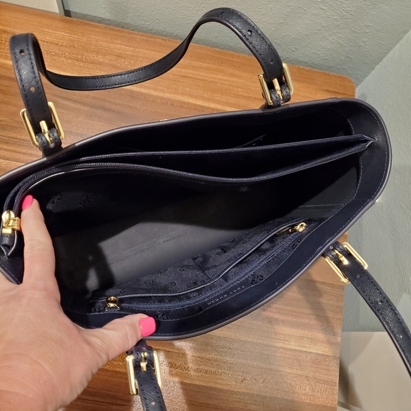 EUC Tory Burch "York" Shoulder Bag (NAVY) - Picture 4 of 6